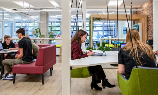 Arbeiten beim Grossraumbüro