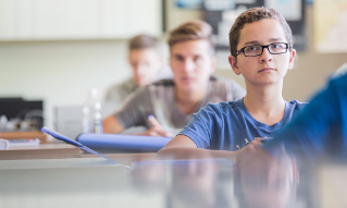 Aufmerksam im Schulunterricht