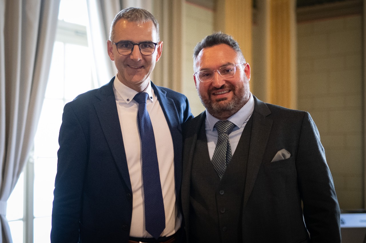 Wechsel im FDP-Fraktionspräsidium: Christian Lippuner-Grabs (links) übergibt an Raphael Frei-Rorschacherberg (rechts)