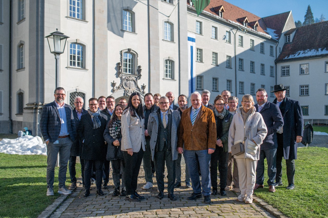 Besuch des Büros des Zuger Kantonsrates