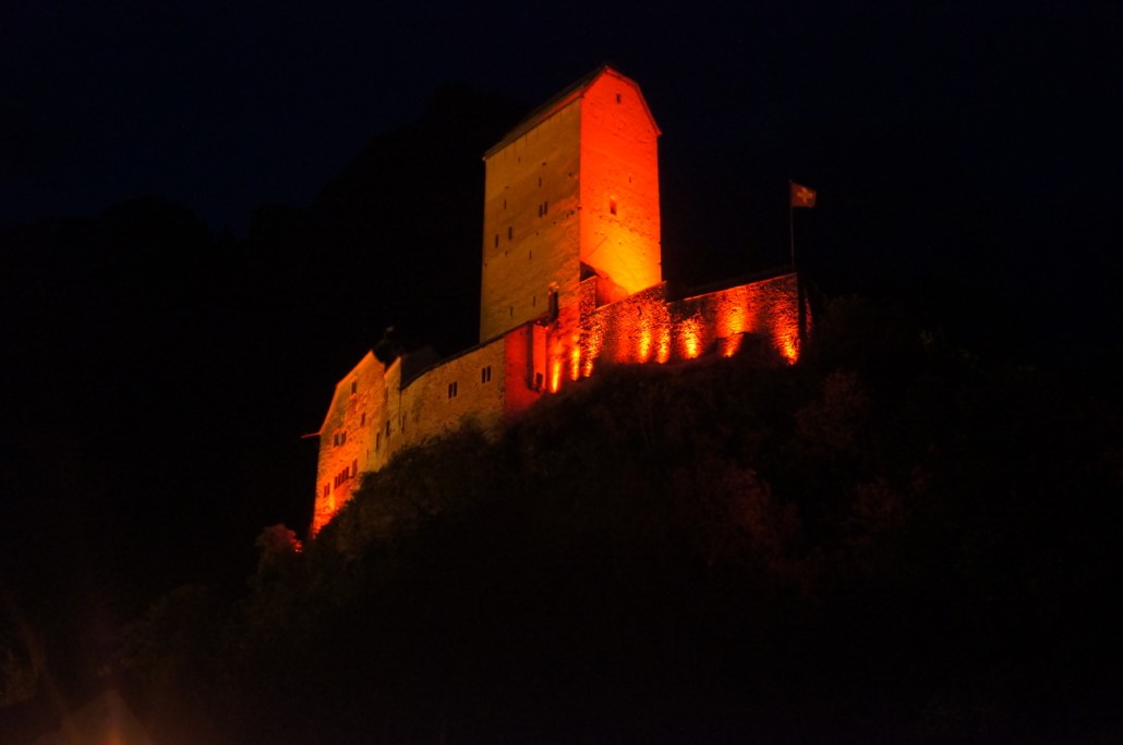 Schloss Werdenberg  Orange beleuchtet
