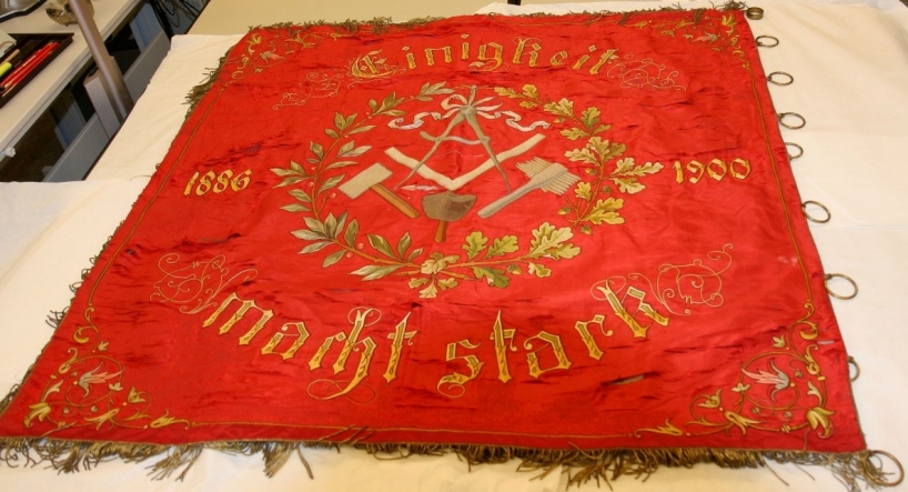 Fahne des Steinhauer Fachvereins aus dem Bestand der Unia (StASG W 240/1.5-1)