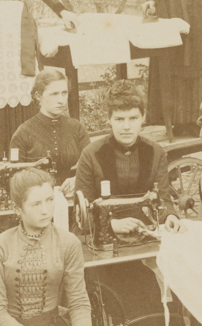 Nachstickerinnen von Grub, um 1900. Bildquelle: StASG CK 13 A 4.4-1.30
