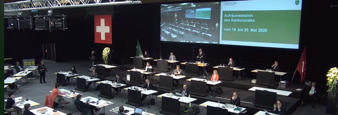 Das Präsidium des Kantonsrates und die Regierung während der Aufräumsession, Mai 2020, in den Olma-Hallen.