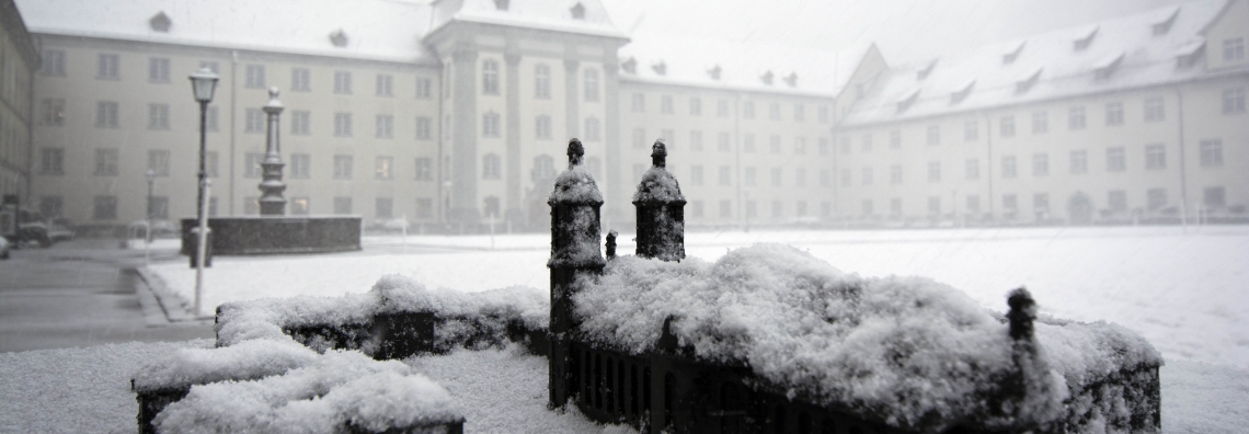 der verschneite Klosterplatz