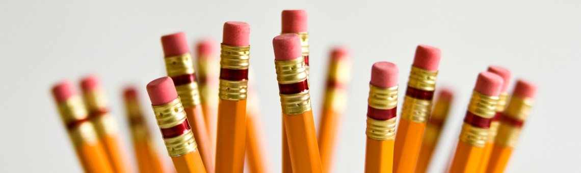 Symbolbild Schule mit Bleistiften
