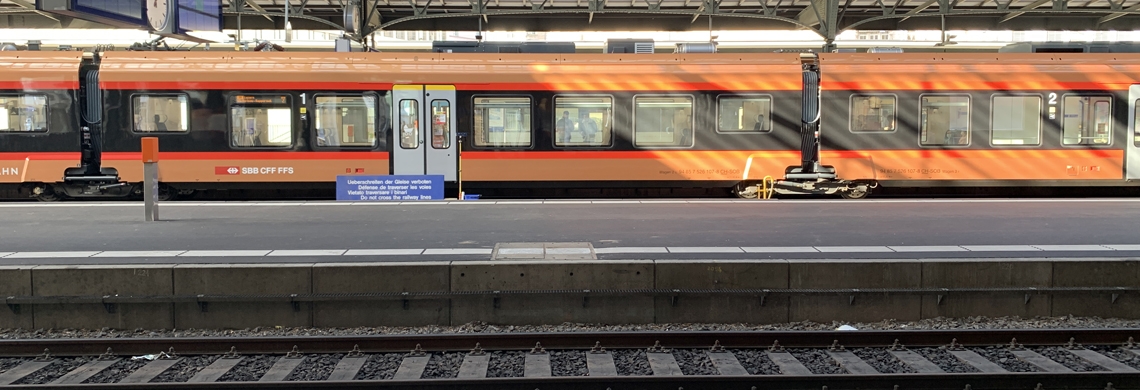 Symbolbild Zug in einem Bahnhof