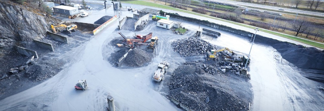 Luftaufnahme des Gesteinsabbaus im Schollberg
