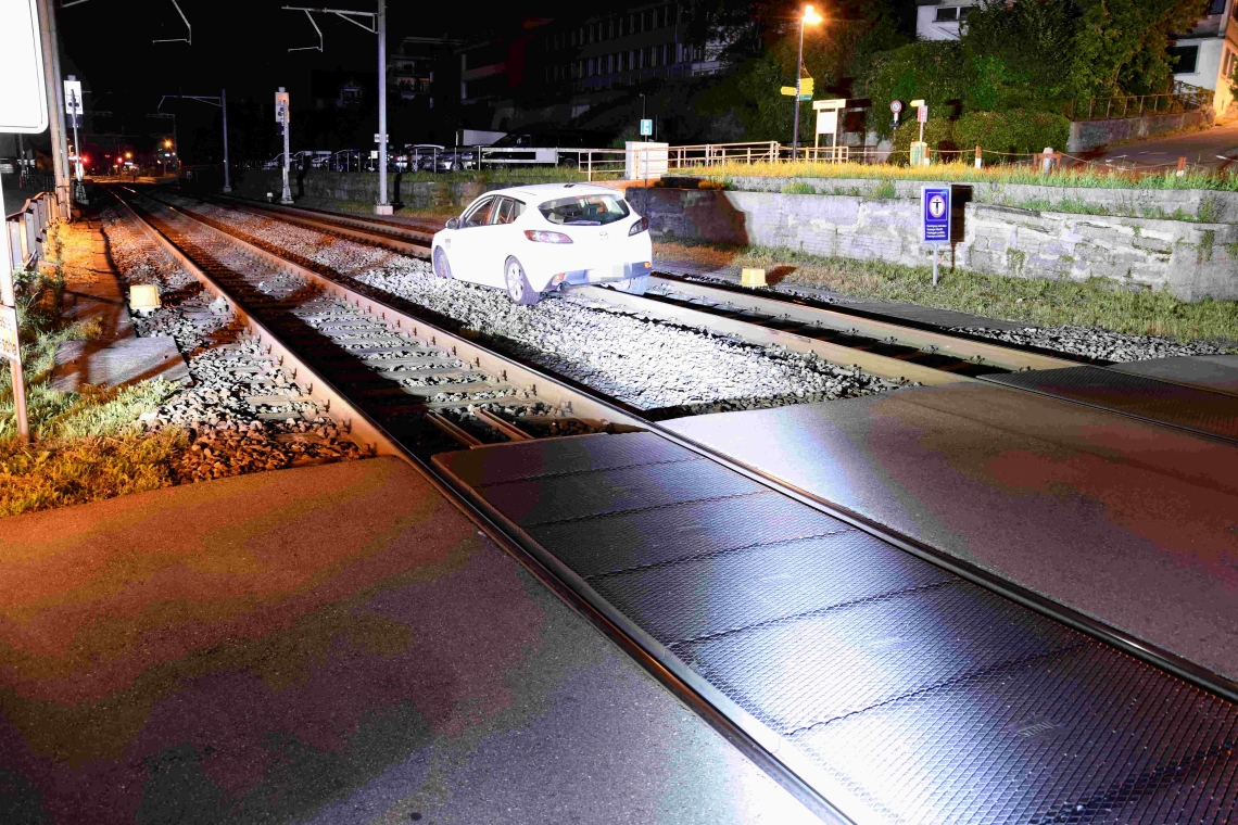 Staad_Auto_Bahngleis