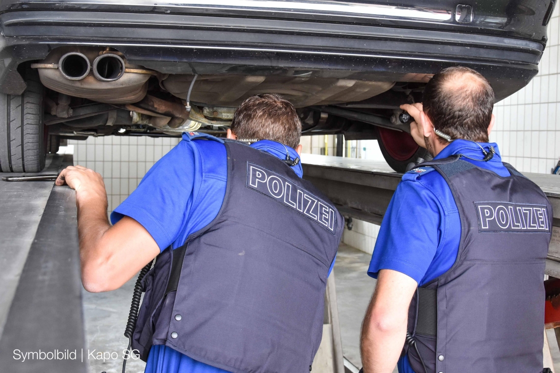 Symbolbild technische Fahrzeugkontrolle