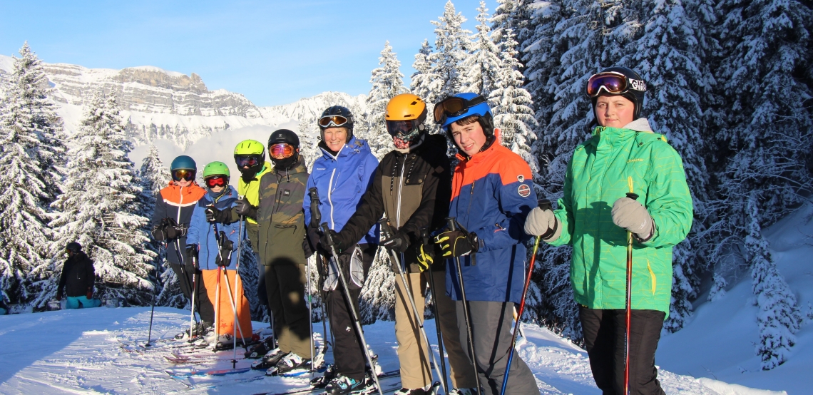 Skigruppe auf der Piste