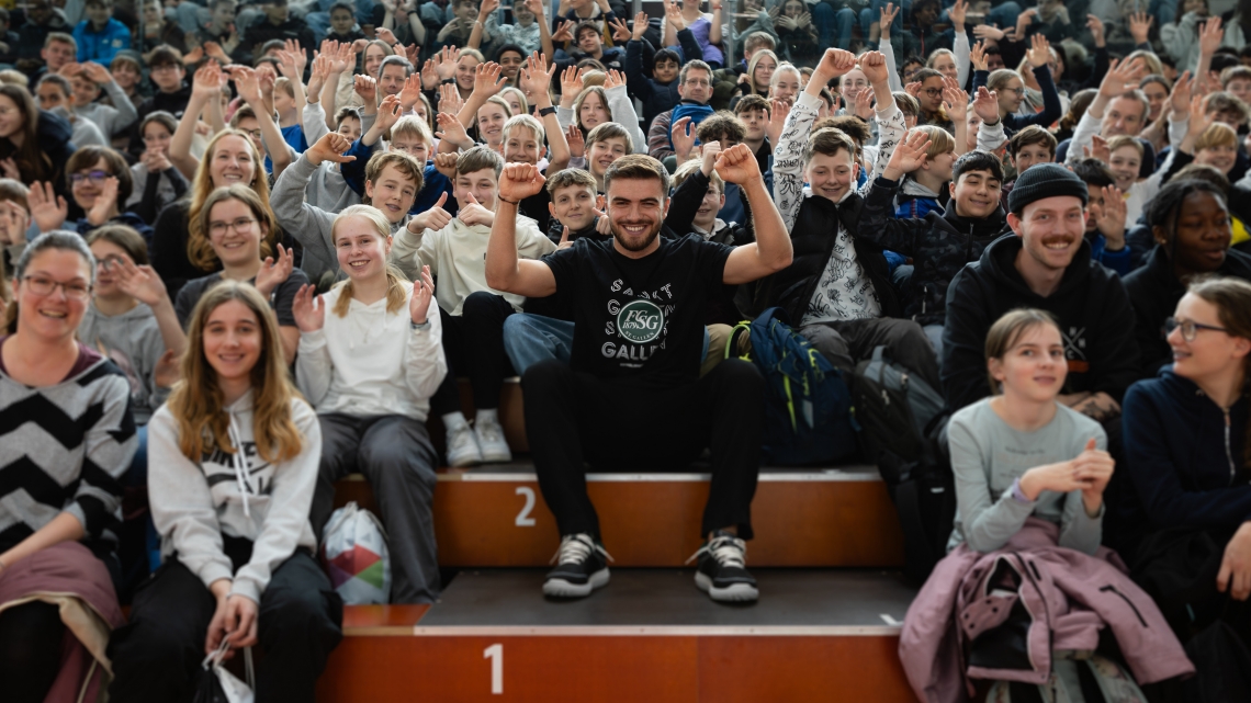 FC St.Gallen-Spieler Betim Fazliji am Jugendtag 2024